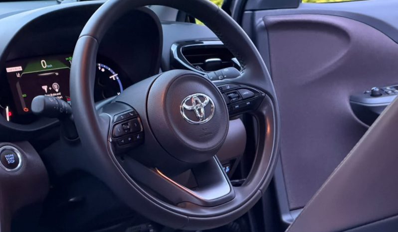 
								Toyota Yaris Cross full									