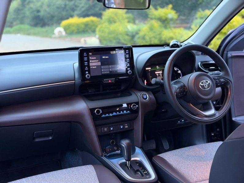 
								Toyota Yaris Cross full									