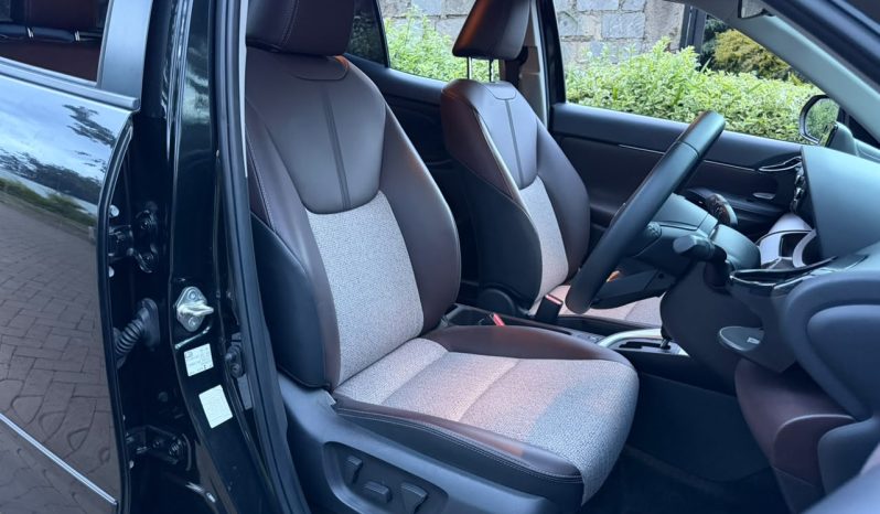
								Toyota Yaris Cross full									