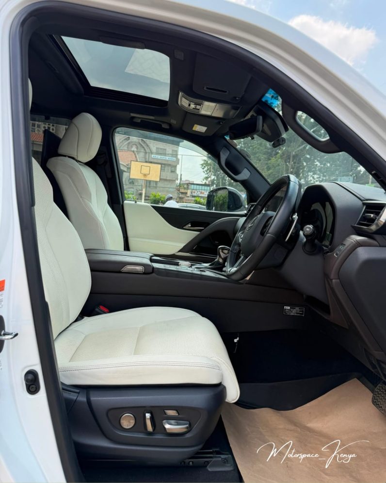 
								Lexus LX600 full									