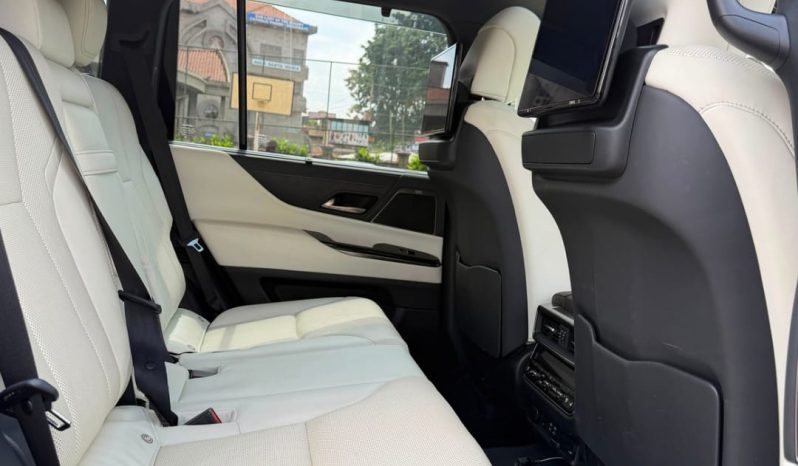 
								Lexus LX600 full									
