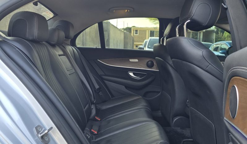 
								Mercedes Benz E400 full									