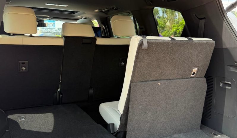 
								Lexus LX600 full									