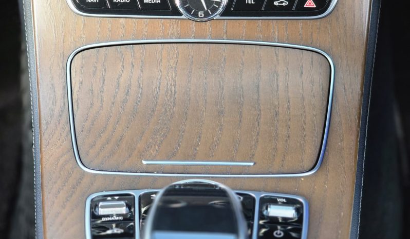 
								Mercedes Benz E400 full									