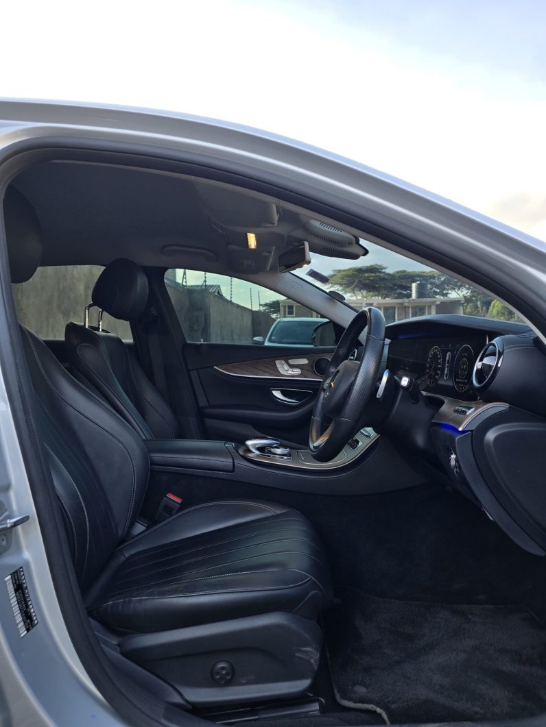 
								Mercedes Benz E400 full									