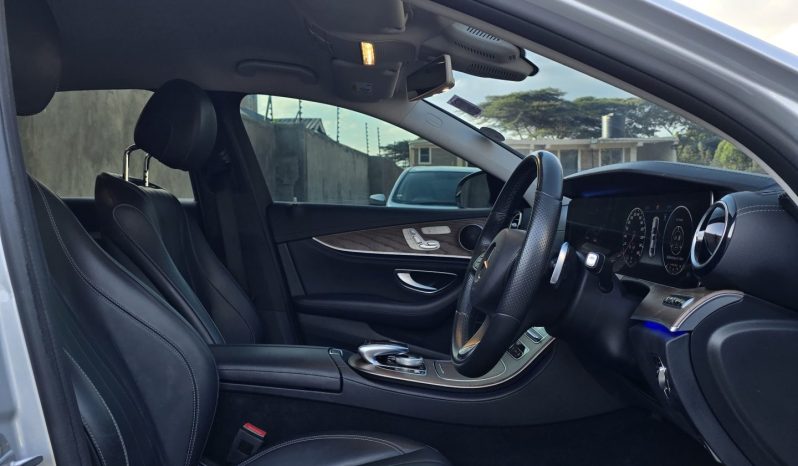 
								Mercedes Benz E400 full									