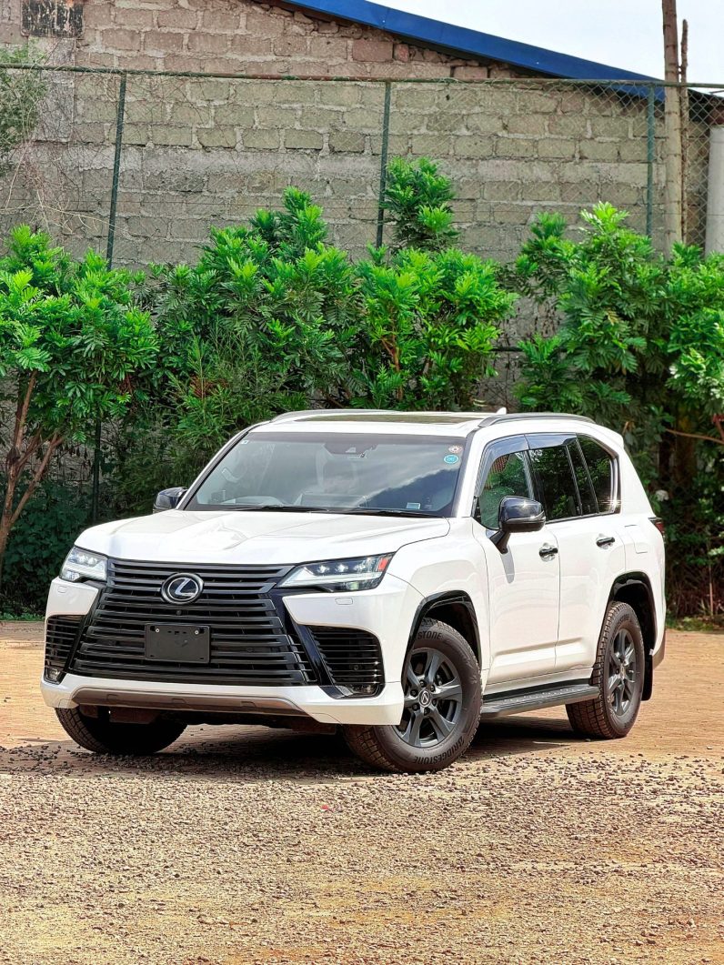 
								Lexus LX600 full									