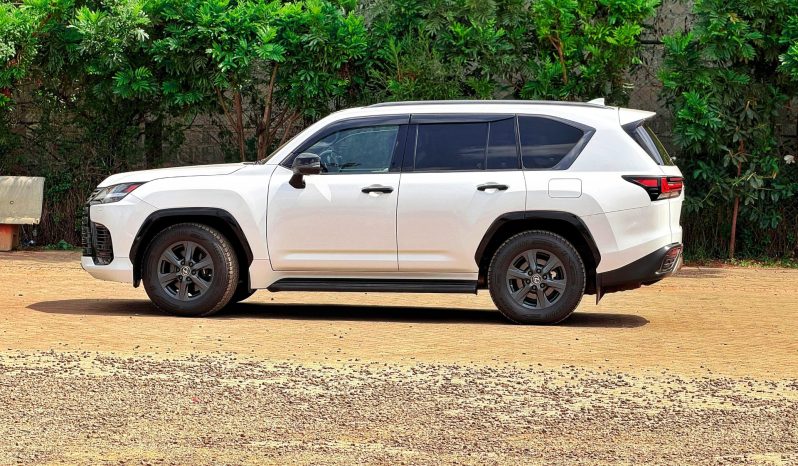 
								Lexus LX600 full									