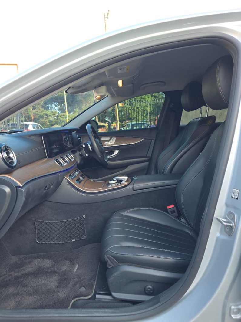 
								Mercedes Benz E400 full									