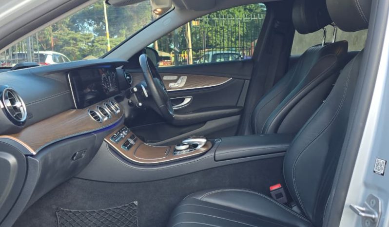 
								Mercedes Benz E400 full									