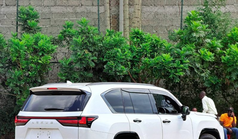
								Lexus LX600 full									