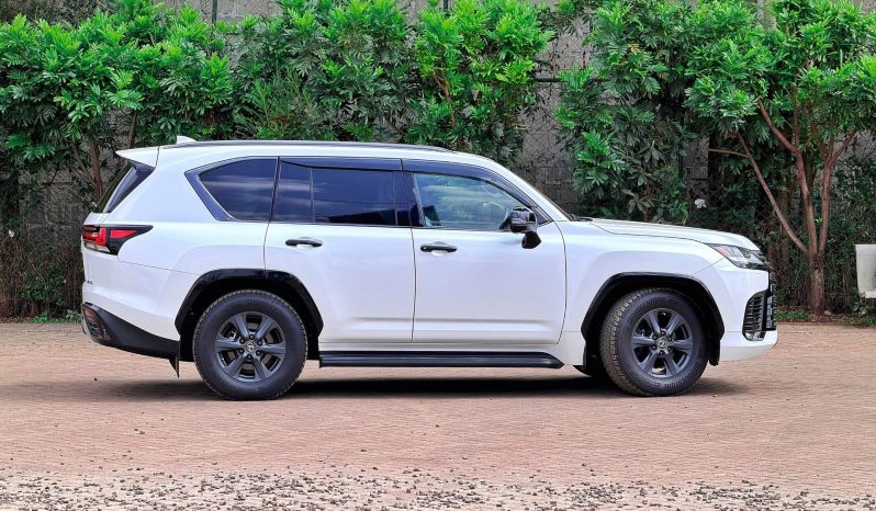 
								Lexus LX600 full									