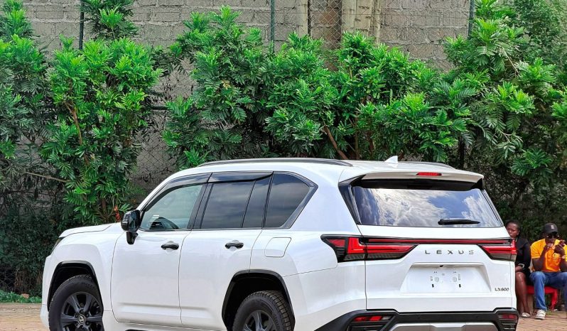 
								Lexus LX600 full									
