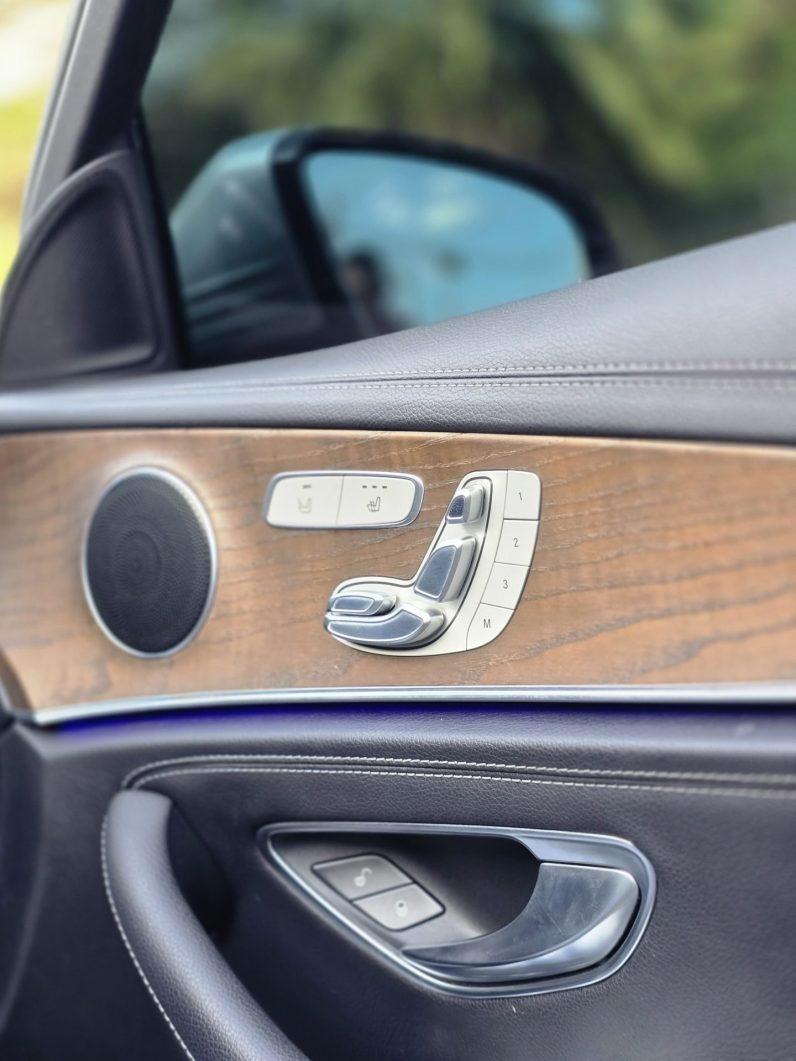 
								Mercedes Benz E400 full									