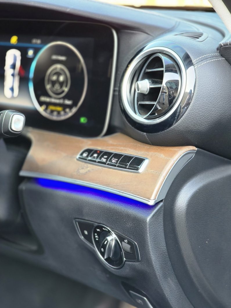 
								Mercedes Benz E400 full									