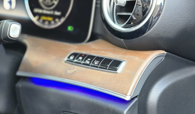 
								Mercedes Benz E400 full									