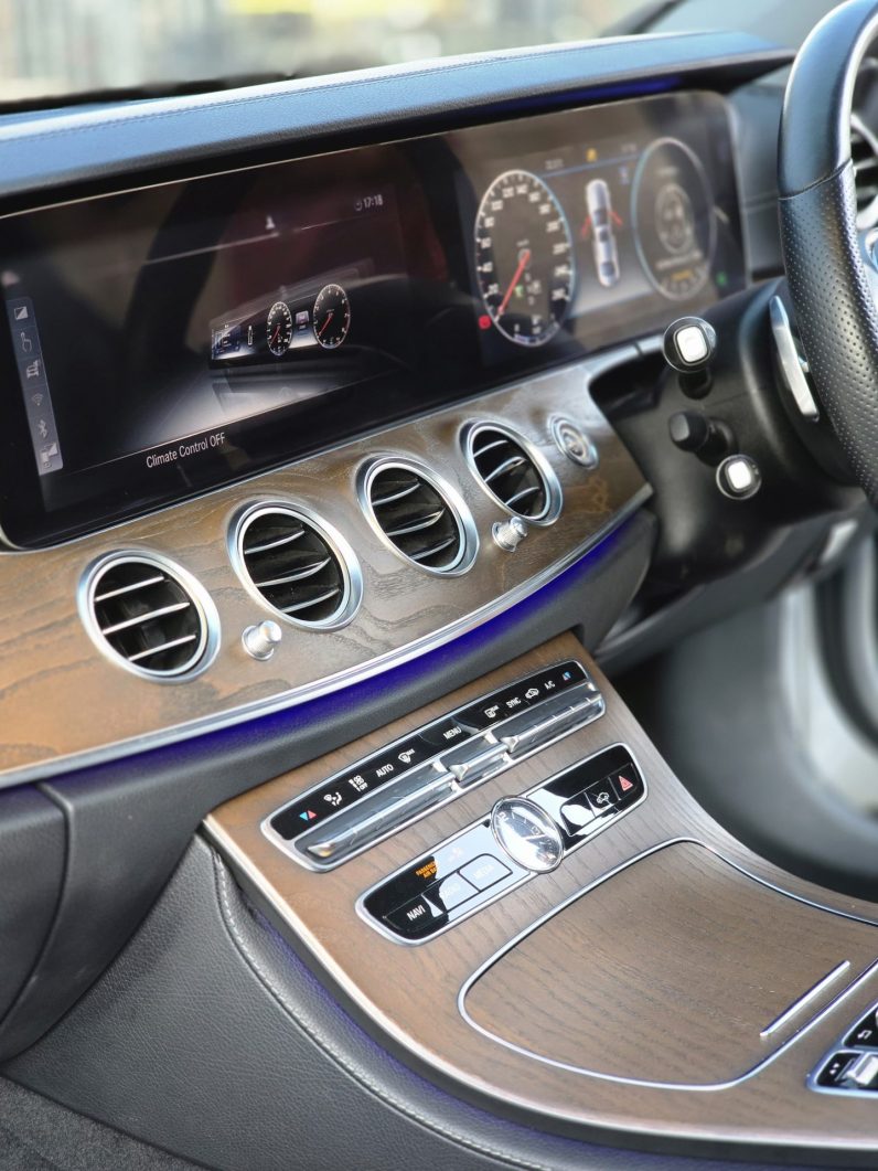 
								Mercedes Benz E400 full									