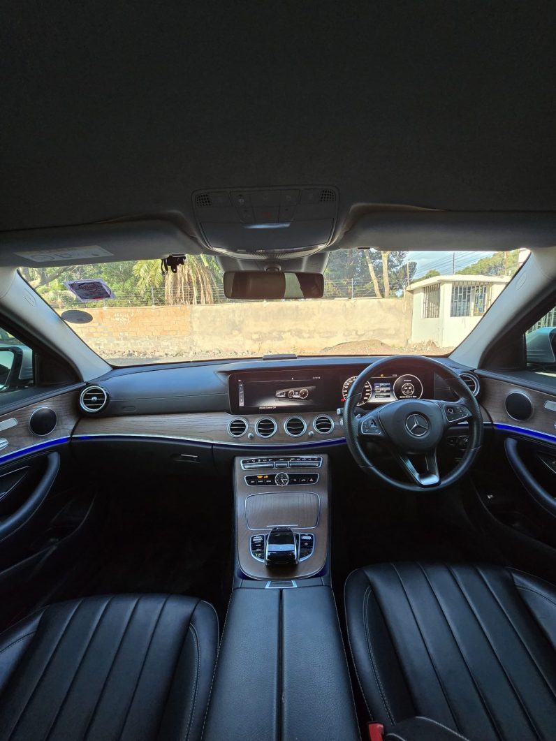 
								Mercedes Benz E400 full									