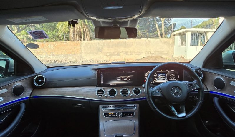 
								Mercedes Benz E400 full									
