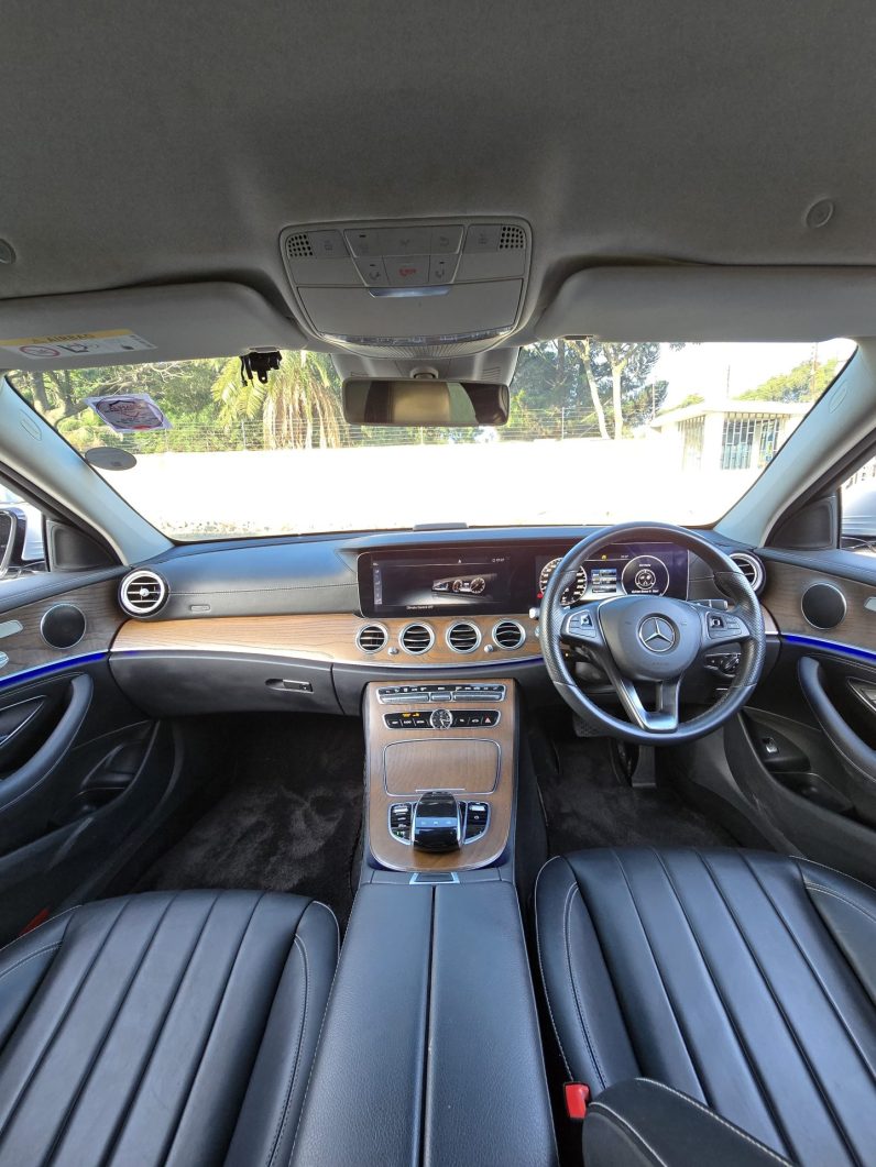 
								Mercedes Benz E400 full									
