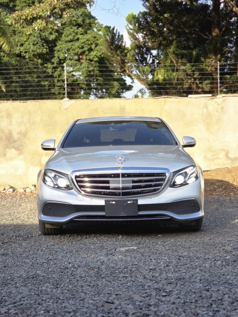 
								Mercedes Benz E400 full									