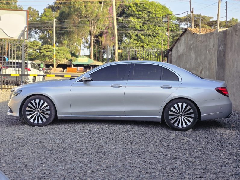 
								Mercedes Benz E400 full									