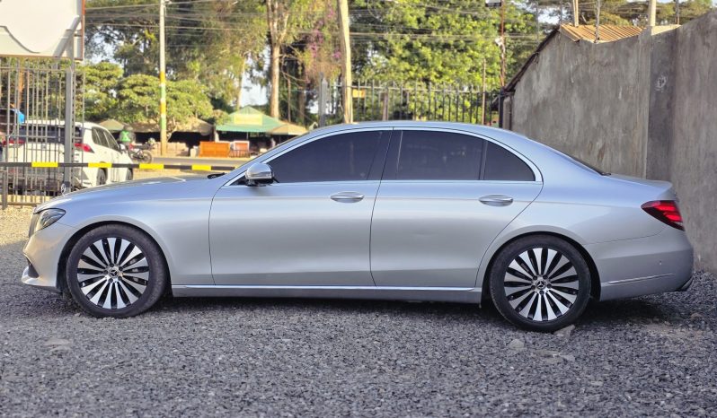 
								Mercedes Benz E400 full									