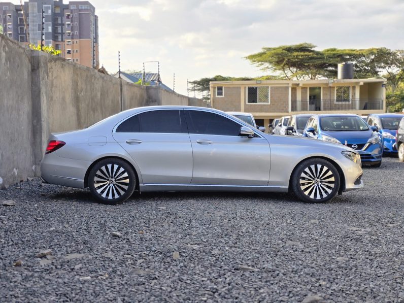 
								Mercedes Benz E400 full									