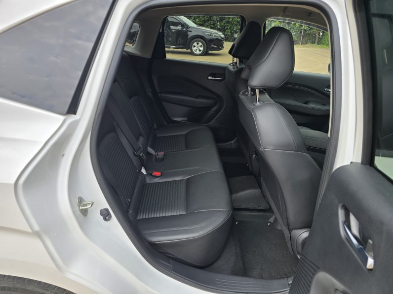 
								Nissan Note Aura full									