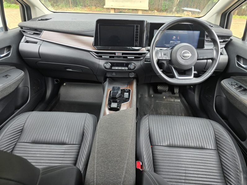 
								Nissan Note Aura full									