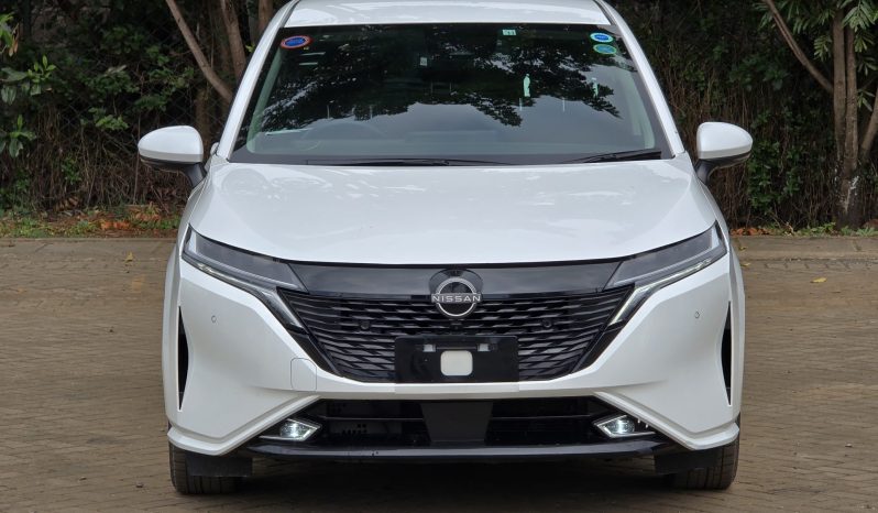 
								Nissan Note Aura full									