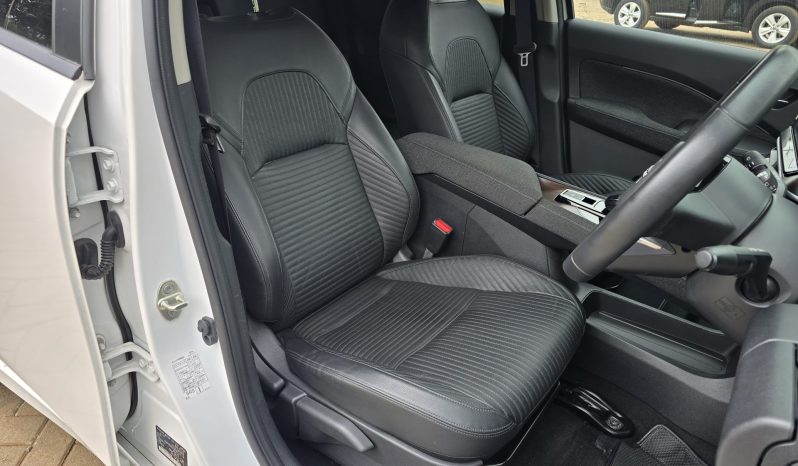 
								Nissan Note Aura full									