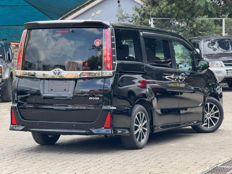 
								Toyota Noah full									