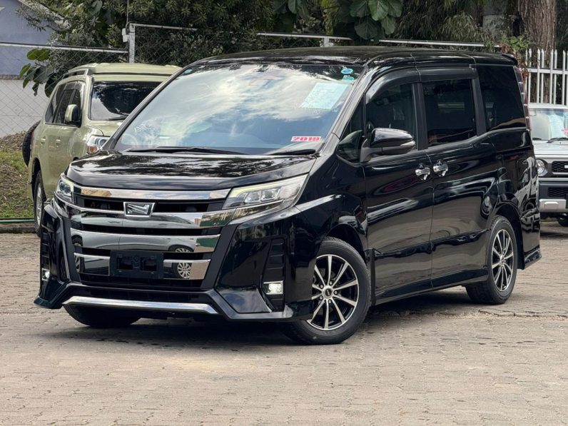 
								Toyota Noah full									