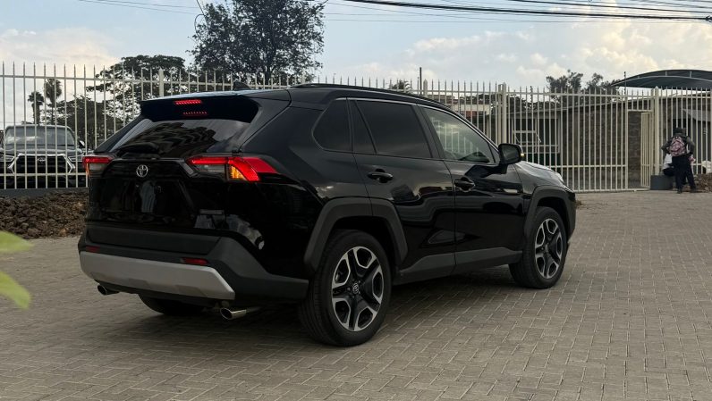 
								Toyota Rav4 Adventure full									