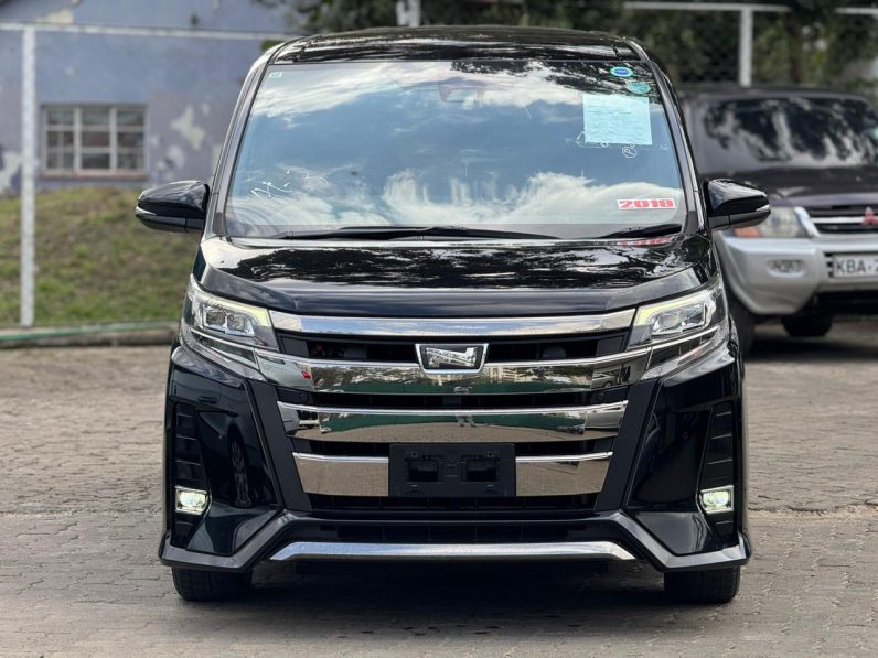 
								Toyota Noah full									