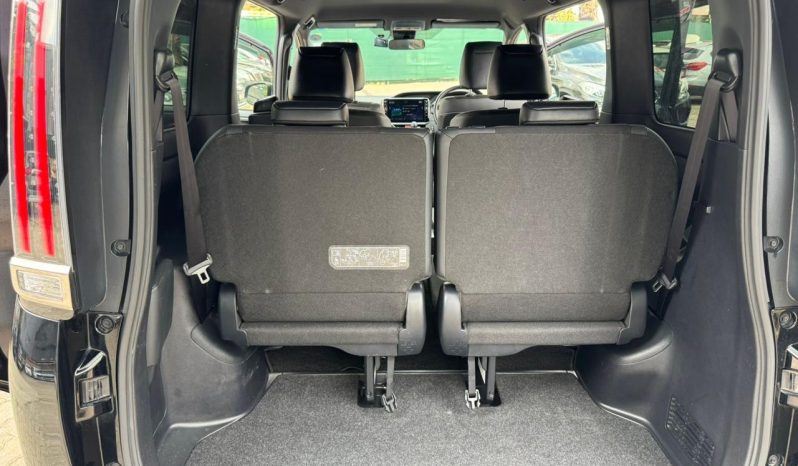 
								Toyota Noah full									