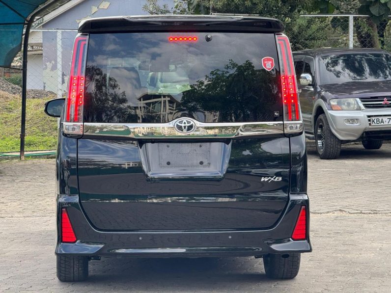 
								Toyota Noah full									