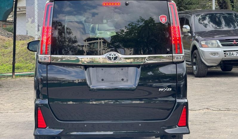 
								Toyota Noah full									