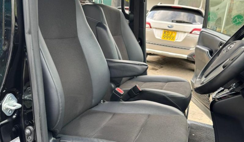 
								Toyota Noah full									