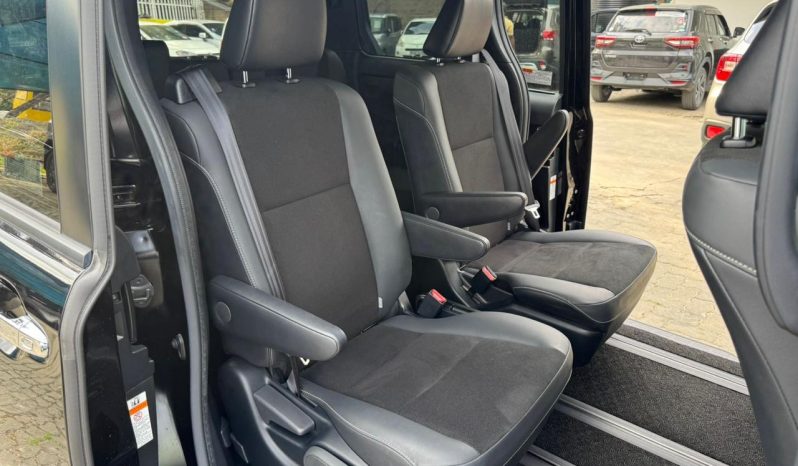 
								Toyota Noah full									