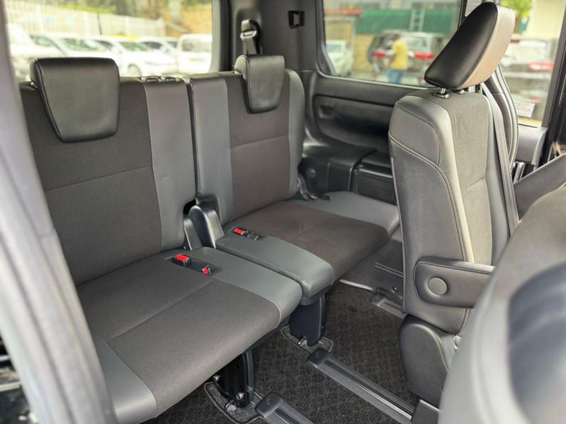 
								Toyota Noah full									