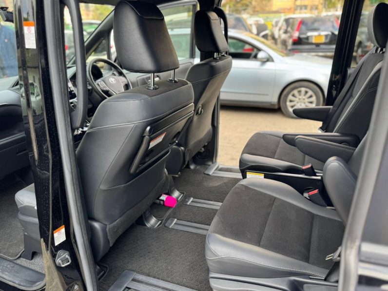 
								Toyota Noah full									