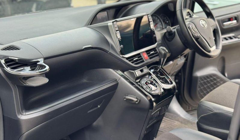 
								Toyota Noah full									