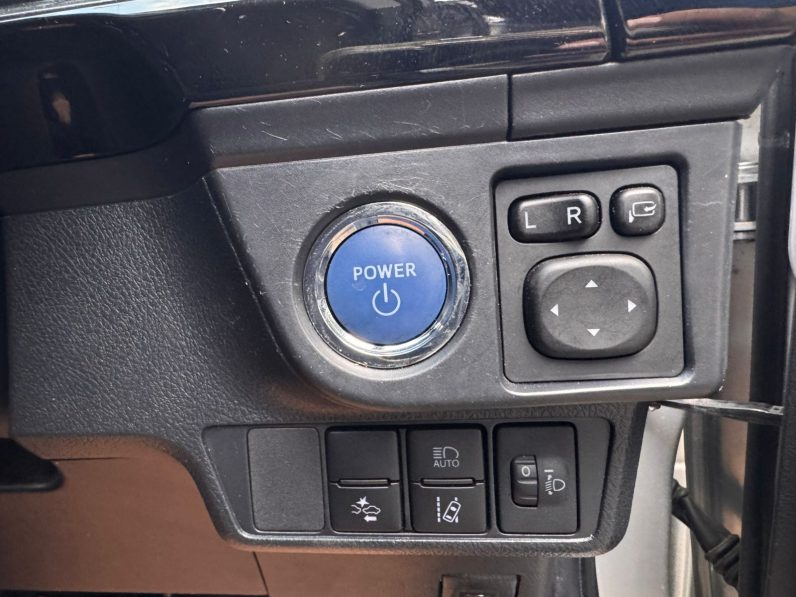 
								Toyota Fielder full									
