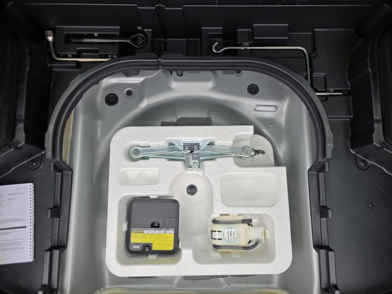 
								Toyota Fielder full									