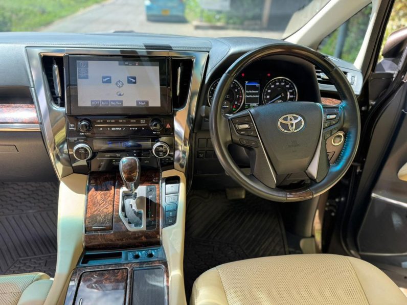 
								Toyota Alphard full									