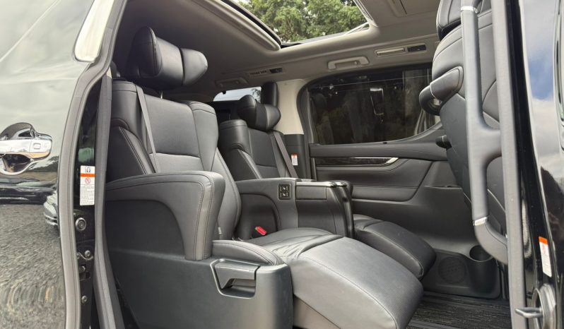 
								Toyota Alphard full									