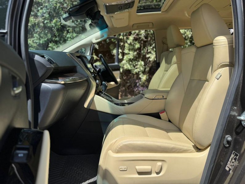 
								Toyota Alphard full									