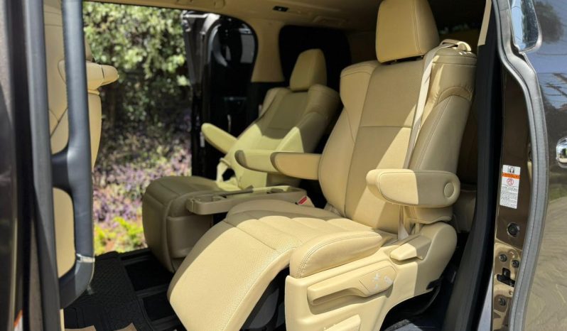
								Toyota Alphard full									